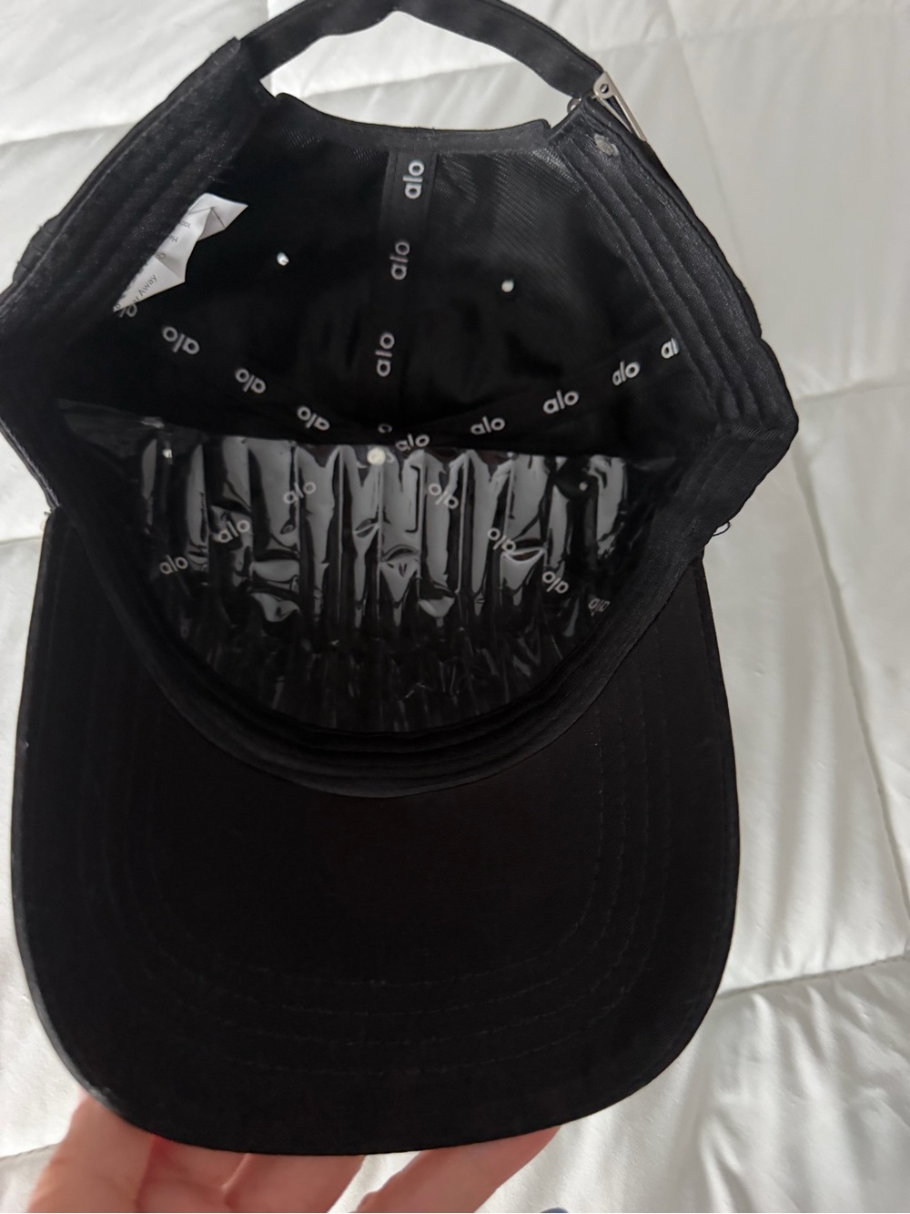 ALO Yoga Black Cap with White Logo - Picture 2 of 4